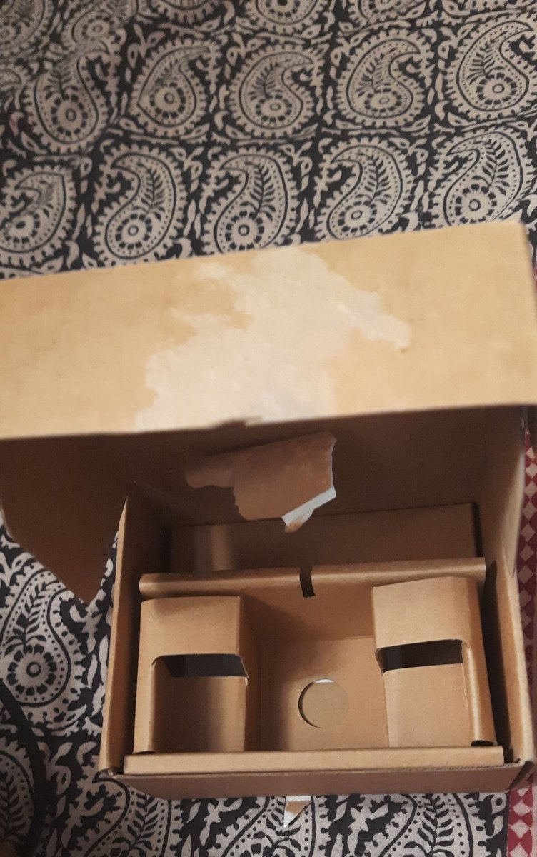 GrinchUnlimited's tweet photo. I had placed an order for a lenovo FHD webcam via @amazonIN and they sent me an empty box. I obviously raised the complaint immediately to which their response was "there's a 5 day investigation period" at the end of which I'll be informed about the outcome. https://t.co/rDfHwlYYCS