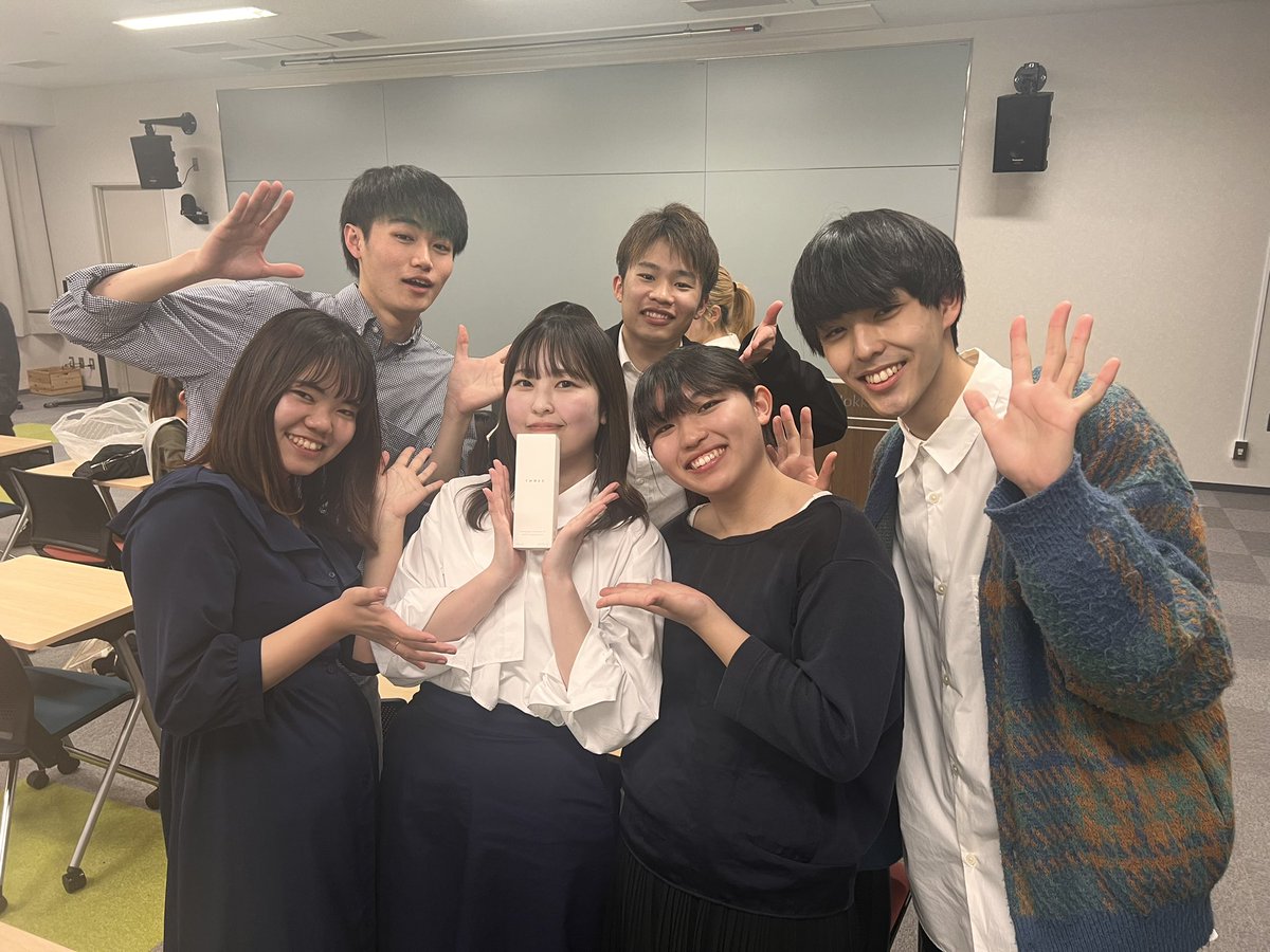 Coriolis_NoSeRA's tweet photo. 🌀春ライブ出演🌀

4/12に行われた春ライブに出演いたしました！
皆さんにアカペラ、そしてNoSeRAの楽しさが伝わっていれば幸いです🙌🏻

そして、バンドメンバーからお誕生日プレゼントを頂きました🥲🤍ｳﾚｼｲﾃﾞｽ（りお）

#春から北大 #春から藤女子 #NoSeRA #アカペラ https://t.co/0bAbZJMyam