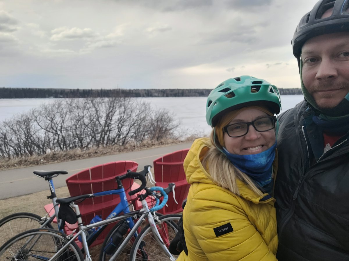 #30daysofbiking is the best! Snowy loop around Glenmore Reservoir for day 12/30. 2 busy beavers and 2 young deer spotted 😁❤️ #yycbike