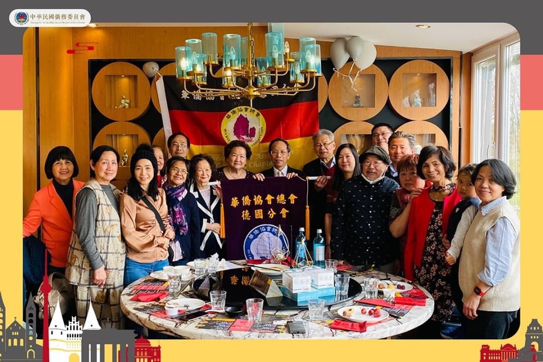 OCAC_TAIWAN's tweet photo. Huang Rui-Kun, Director of the Taipeh Vertretung in der Bundesrepublik Deutschland Büro Frankfurt am Main, and Chien Chen-Nan, Secretary of Overseas Community Affairs Council, attended the annual meeting held by the #German branch of the #OCAH in Frankfurt am Main!💪 https://t.co/L3idjQ7Wbf