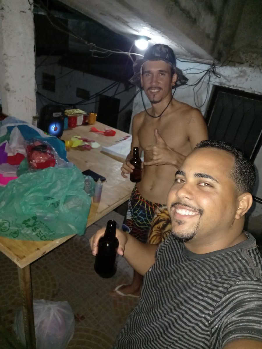 Segue os jogos 10 anos nao e 10 mês  e rua paizao