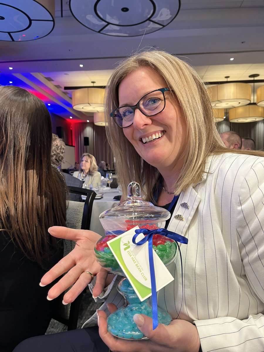 EleanorMiclette's tweet photo. Officially joined the @edaalberta  hasbean club of x-presidents … what a privilege to be counted among them. https://t.co/c3rTNEXCoT