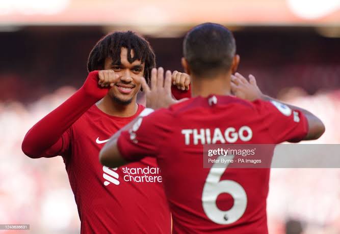 Tshego_rati's tweet photo. Imagine these two in the middlefield
@TrentAA &amp; @Thiago6
With their passing accuracy, Defence, playmaking 😭😭⚽
#YNWA ♥️⚽ https://t.co/AN41XefXl2