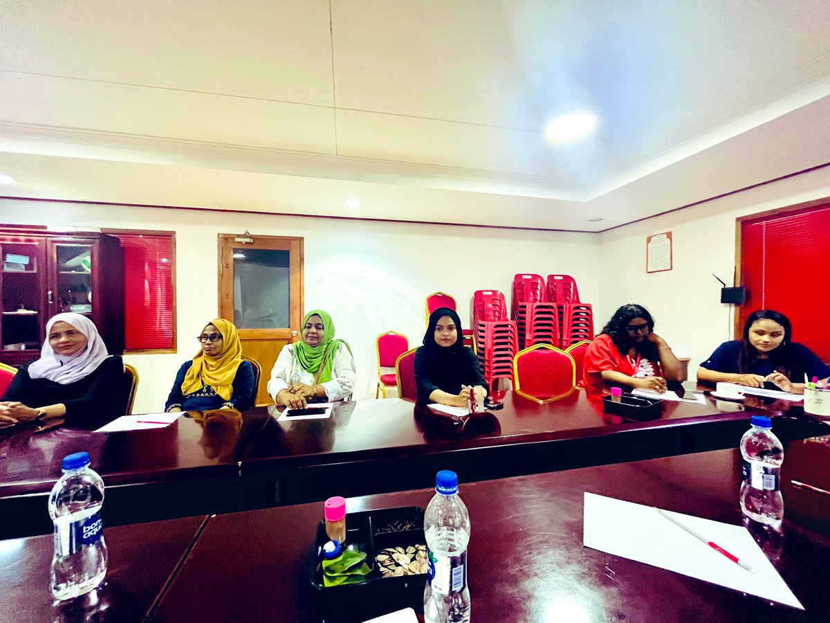 IruthishamAdam's tweet photo. Raajjeyge siyaasee, igthisaadhee, ijthimaaee adhi dhemehettenivi tharaqqee ge rongun Anhenun ge vazeefaa gai baaruveri kurumaai behey gothun Anhenun ge adu
ivvumah Jumhooree Party ( JP ) ge siyaasathu #HAMAJEHUMAH muhi'mmu mashwaraa thakeh !
Thank you @WomensleagueJP ! 🇲🇻
@qasimibrahim
#Qasimibrahim
#Q2023
#QN2023
#Qasim2023
#JPWomensleague
#JPZuvaanun
#jpians
#Hamajehumah
#Qasim2023
#womeninpolitics
#JP #UFAA @IruthishamAdam
@hinnal @LubnaZahir @aishathalinaaz @Ali__Arif @riyaz_rasheed @ilhammaldives
@ameenmaldives @ahmed_nihan @ammadaysaud @IqeyAdam
@JPSecretariat @AblhoMP @hinnal @YaminRasheed @MPShaah @mashaAish @Faru_Fuvahmulah @AminathMadheeha @Rukabdsattar @WahydAmmu