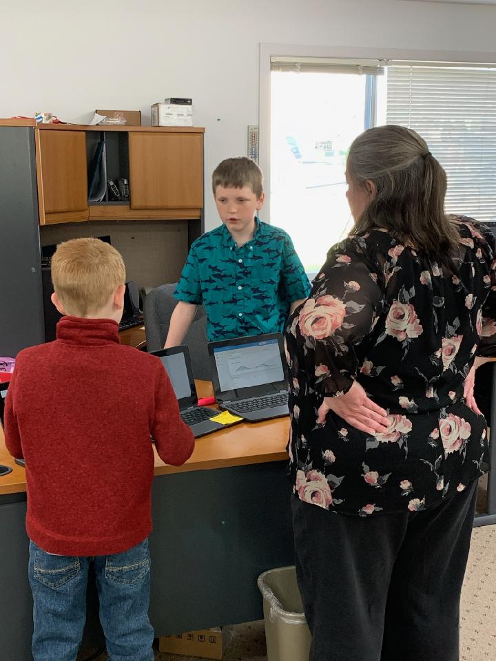 IamEricNichols's tweet photo. #HarneyTech23 with teachers and students this Friday! Why students? It's what ia best for the teachers and the kids! @abbeylaskew @redtailfan
#edtech https://t.co/JJAV4ntOKH