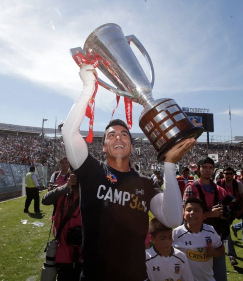 f78ci's tweet photo. Como pasa el tiempo! 9 años de la 30 ⚪️⚫️🤍🤟🏻🏆 que título más emotivo 🥹 #ColoColo #La30 #VamosColoColo https://t.co/I1Lgw3mfE5