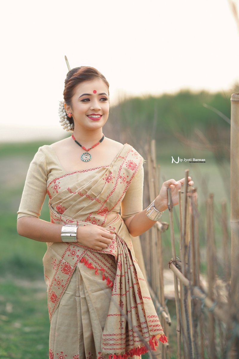 PreetyAxomia's tweet photo. Bohag for people of Assam is the month of love , the month of joy❤️

It's the lifeline of the people of Assam.

It's not only about dancing bihu,it's so much more than that ❤️

Proud অসমীয়া https://t.co/rlkO03932W