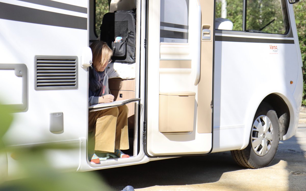 KampeerMagazine's tweet photo. De parking voor campers in het Gemeentepark van Brasschaat is in een verfrist & nieuw jasje gestoken. Op tijd om zo het toeristische seizoen #brasschaat #camper #camperplaats #campertoeristen #parking https://t.co/ukLwYCBjzW https://t.co/aDB7F4Ncsl