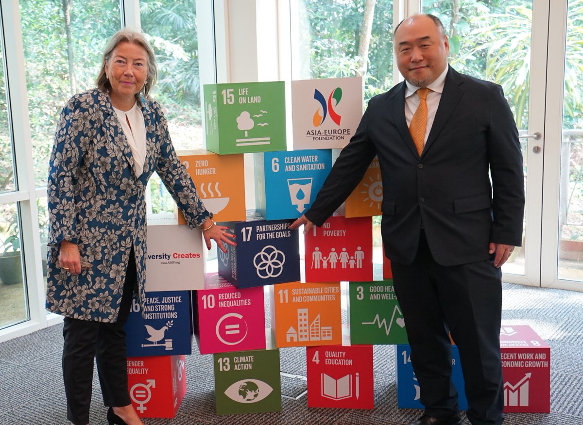 aseforg's tweet photo. Amb Toru MORIKAWA, #ASEF Exec Dir, welcomed Amb @Anneke_Adema @NLinSingapore. Both sides expressed their determination to continue the existing #cooperation and further enhance the exchanges between #Asia and #Europe. Amb ADEMA congratulated ASEF for its 25 years. #ASEF25 https://t.co/BOZW2Ue9Cg