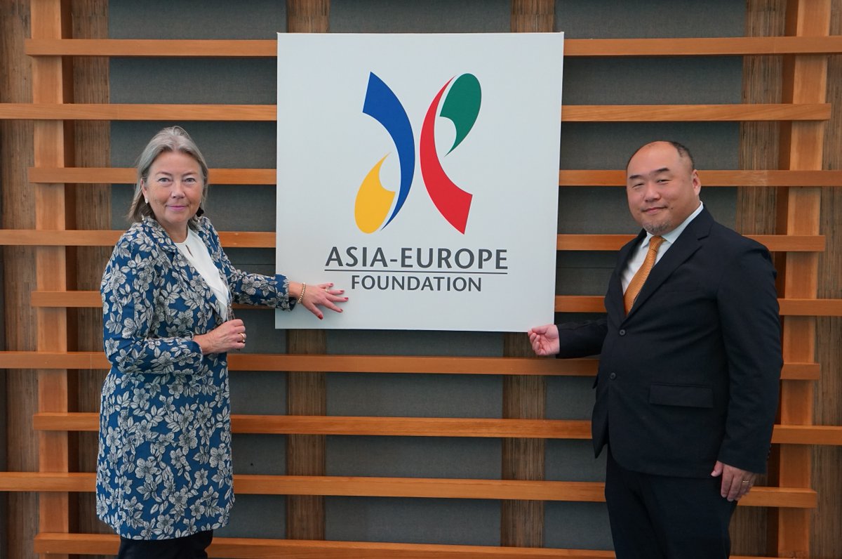 aseforg's tweet photo. Amb Toru MORIKAWA, #ASEF Exec Dir, welcomed Amb @Anneke_Adema @NLinSingapore. Both sides expressed their determination to continue the existing #cooperation and further enhance the exchanges between #Asia and #Europe. Amb ADEMA congratulated ASEF for its 25 years. #ASEF25 https://t.co/BOZW2Ue9Cg