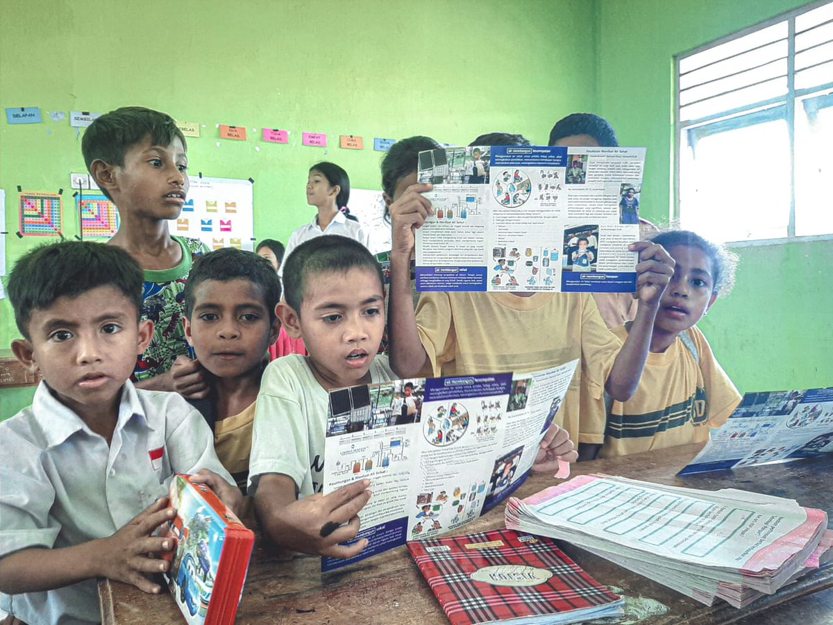 way_mitra's tweet photo. Today they study, tomorrow they will bring change to their village #waterbuilds #hope @water_mission https://t.co/fw3lZ8B1Nd