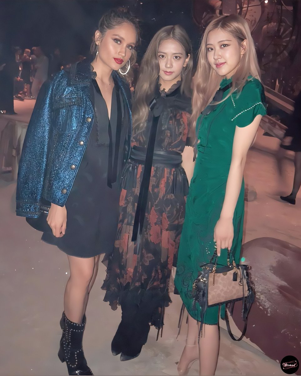 blinkmf's tweet photo. Kadang suka lupa kalau Cinta Laura pernah foto bareng Jisoo Rosé [bp] https://t.co/rfQ4y40bxg