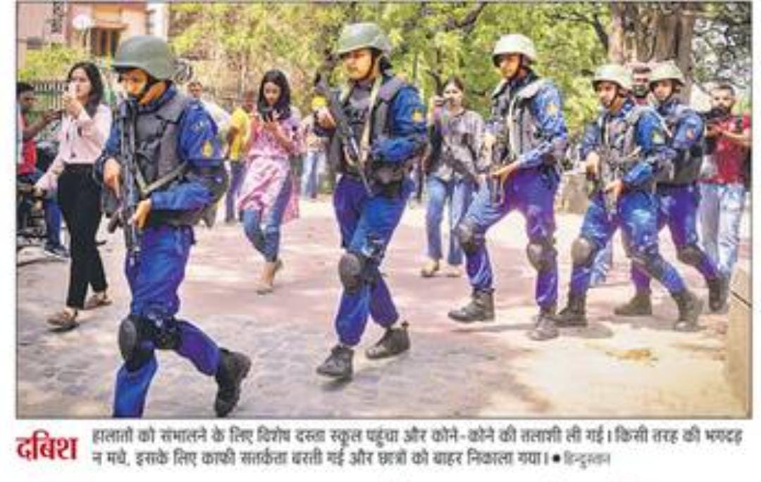 BhawanaKishore's tweet photo. In today's newspaper 📰
I can see @anushkagarg2000 @MadihaKhan002 @shrutikaindia
#womenpower 🌸 #workmode #journalists #picture https://t.co/ooAy6XLP9g
