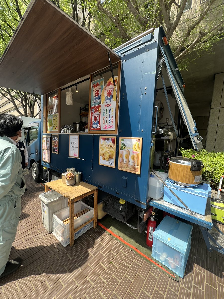 Jabrieya's tweet photo. The little food trucks in Japan have the best food! The Apple pie was amazing. I definitely need to go back during dinner time to try the other dishes. Everything looked GOOD! https://t.co/aRngCes2gZ