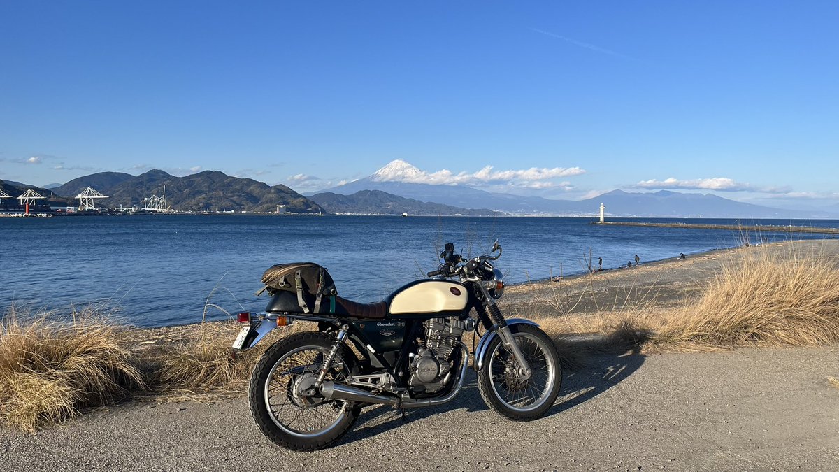 worldhappy's tweet photo. 自己紹介2023🏍
名前:トーマス
性別:男
年齢:46
住み:モータースポーツ聖地
バイク:HONDA GB250 CLUBMAN
好き:ツーリング、音楽活動、写真撮影など。
一言:灯台とバイクと音楽と写真
#バイク乗りとして軽く��己紹介
#バイク乗りと繋がりたい
#バイク好きと繋がりたい
#lighthousetourer
#camerider https://t.co/9FQ0KeWZ9S