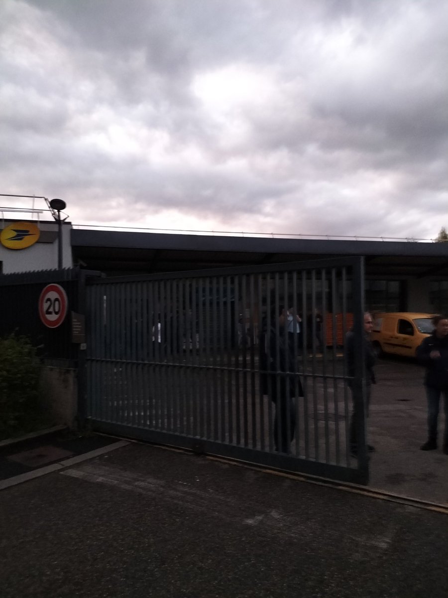 Oups ! L'électricité semble avoir été coupée en soutien aux intérimaires grévistes de la Poste !