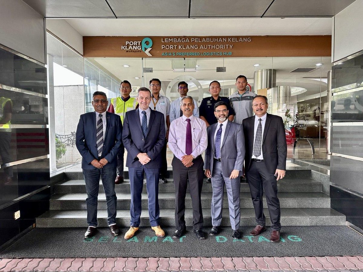 TAPA_APAC's tweet photo. TAPA APAC To Sign MOU with #Malaysia’s Trade Players - Port Klang Authority, #MARIM and #LogM - Society of Logisticians, Malaysia, to accelerate Malaysia’s development as the Asia Pacific’s major trade player.
Read: https://t.co/BM9UDSgIak
#tapa #tapaapac #supplychain #apac https://t.co/sUyE0dMy78
