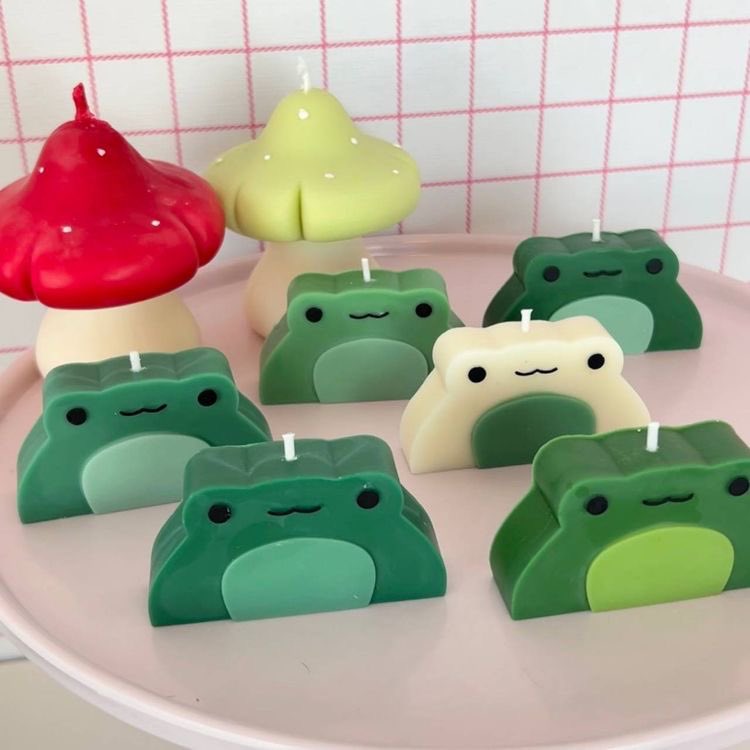 frog 🐸 candles 🕯️??
