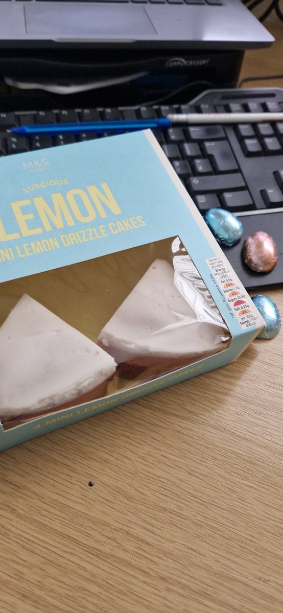 When you arrive for your <a href="/NWAmbulance/">North West Ambulance Service</a> 'office' day to treats from your PTS colleagues. Gonna miss you peeps 😢🧁🍫 #PenrithPTS #TeamNWAS #TeamGreen No pressure <a href="/NWAmb_nickops/">Nick Griggs</a> 🤣