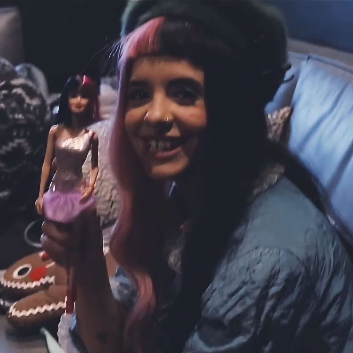 melandspictures's tweet photo. melanie martinez. https://t.co/OcZj1aS6Bl
