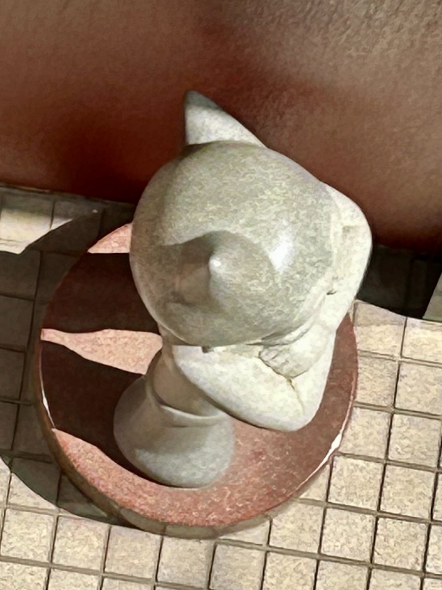 TEZUKA_ENG's tweet photo. Pics perfect for killing time. A bird's eye view or an overhead view of #AstroBoy stone statue located at the entrance of our head office. Rare, isn't it? #overheadview #OsamuTezuka #statue https://t.co/C3r7QVOSVX
