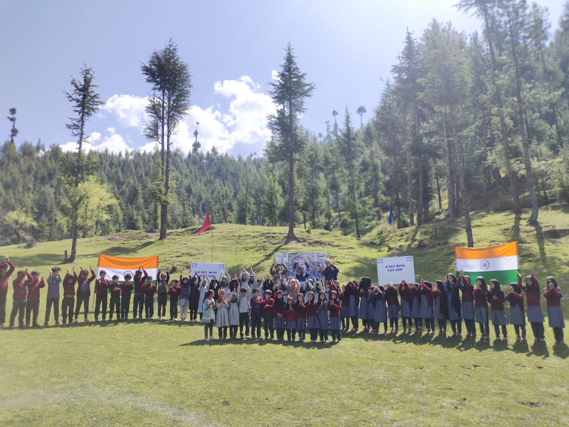 JannatLolab's tweet photo. INDIAN ARMY  ORGANISED 'A DAY WITH COY CDR' AT MARKUL, LOLAB, DISTRICT KUPWARA.
#IndianArmy
#NayaKashmir
#HumSayaHainHum
#ProsperousKashmir
#ADaywithCoyCdr https://t.co/d3QXXV3OWe