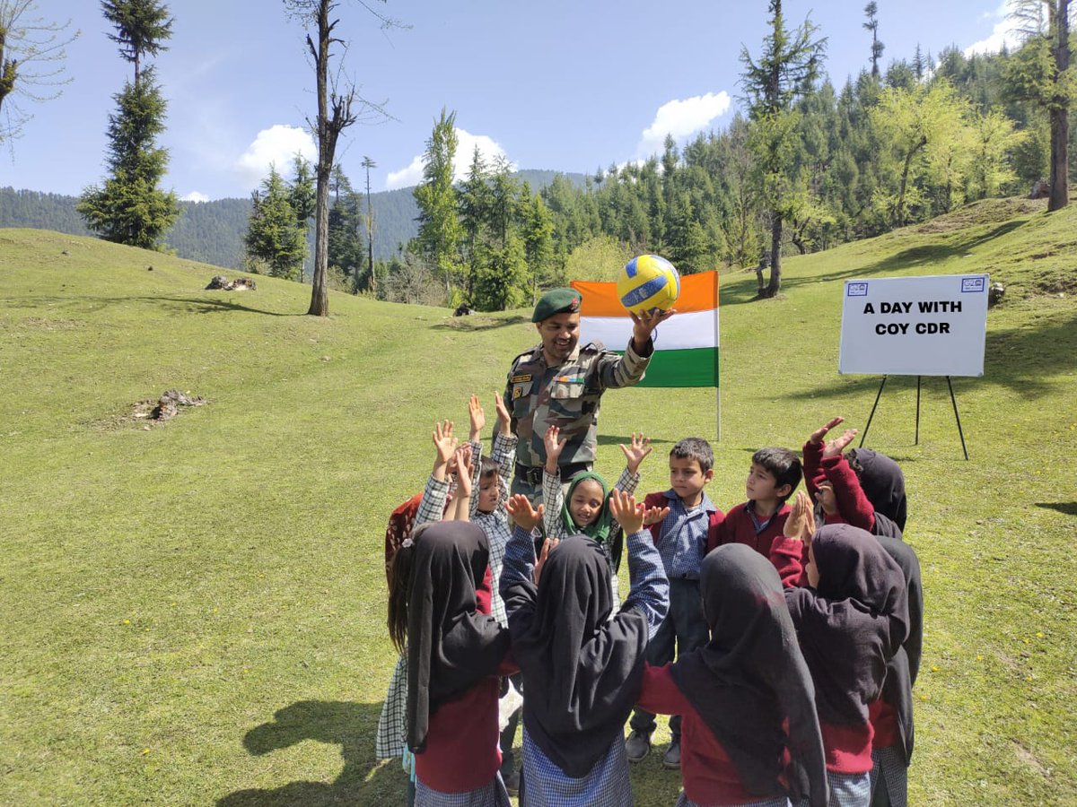 JannatLolab's tweet photo. INDIAN ARMY  ORGANISED 'A DAY WITH COY CDR' AT MARKUL, LOLAB, DISTRICT KUPWARA.
#IndianArmy
#NayaKashmir
#HumSayaHainHum
#ProsperousKashmir
#ADaywithCoyCdr https://t.co/d3QXXV3OWe