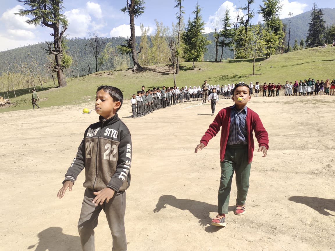 JannatLolab's tweet photo. INDIAN ARMY  ORGANISED 'A DAY WITH COY CDR' AT MARKUL, LOLAB, DISTRICT KUPWARA.
#IndianArmy
#NayaKashmir
#HumSayaHainHum
#ProsperousKashmir
#ADaywithCoyCdr https://t.co/d3QXXV3OWe
