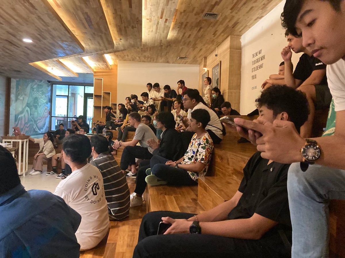 Polkadot_Hub's tweet photo. 🎉 50+ attendees at the first Polkadot Sanctuary meetup series! We were introducing them to Polkadot and Kusama.

Presentation slides on "History of Blockchain to @Polkadot" are there:

https://t.co/oVkkaC2I4e https://t.co/sQqYPL3yGH