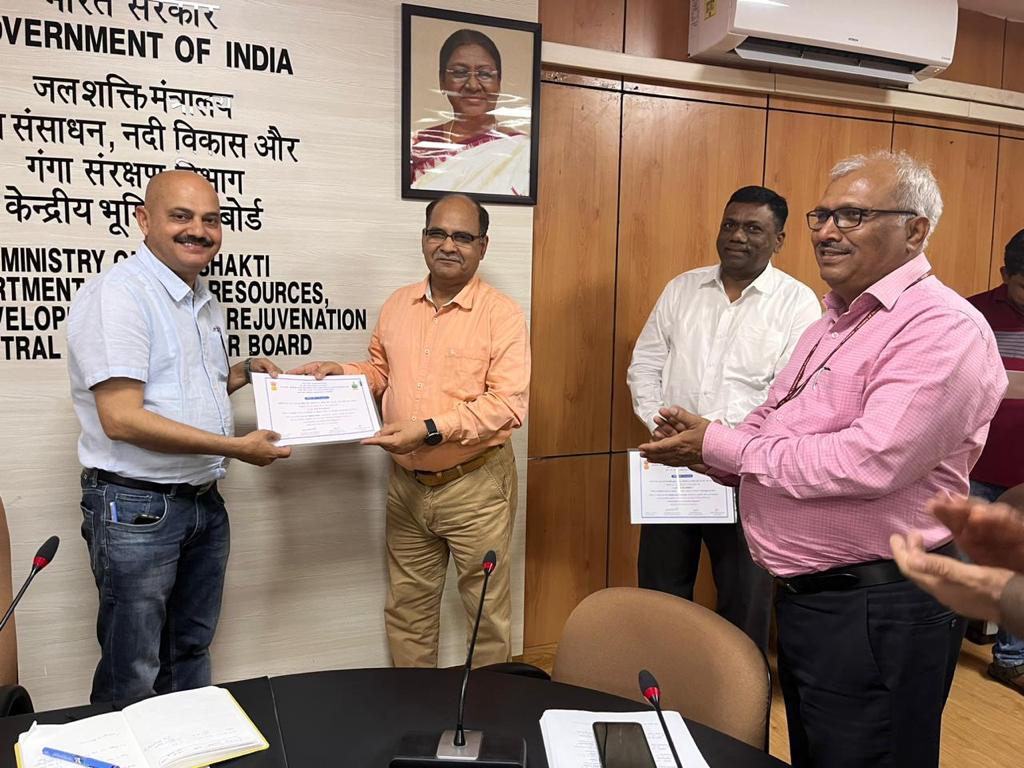 CGWB_CHQ's tweet photo. Valedictory function of 2 days training programme on "Training of Trainers on Source Sustainability", organized at CGWB, CHQ, Faridabad.
@MoJSDoWRRDGR https://t.co/B9NhacWpN5