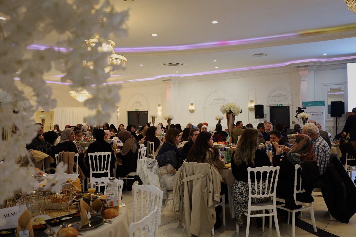Cimgidf's tweet photo. La @Cimgidf a organisé son programme d'Iftar annuel avec la forte participation des représentants des 3 religions monothéistes, de nombreuses associations de la société civile et des responsables politiques. Ci-dessous le détail https://t.co/FVTfZOEzgO
https://t.co/LbgcDOqulV https://t.co/IQve0nOPbS