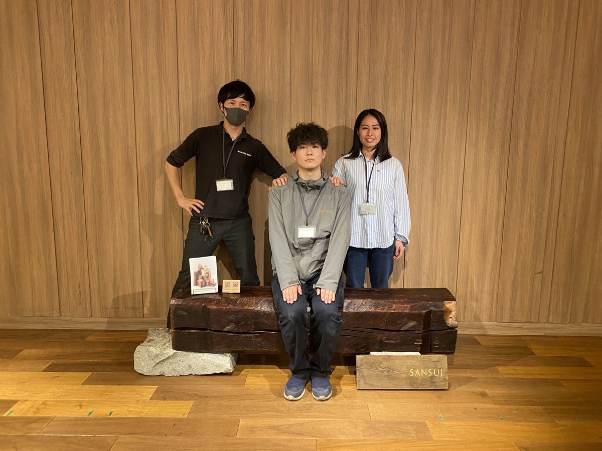 sansuisha's tweet photo. あの銀座三越9Fで『古木ベンチ』展示中！ぜひお立ち寄りください♪
4月12日(水)～4月18日(火)　10時～20時
銀座三越で展示販売会を開催！｜ソーシャルプロダクツ・アワード2023- APSP https://t.co/eIq0M7fda7 @apsp_jpより https://t.co/7HltdeMWNz