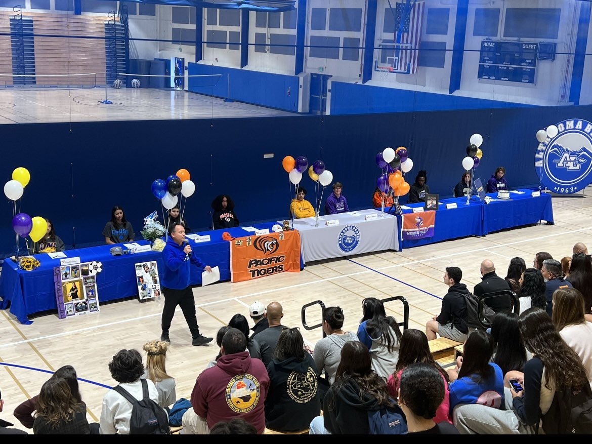 AlhsBraves's tweet photo. Congratulations to our student athletes on signing day!! Go Braves!!! https://t.co/xZJeWEgfqe