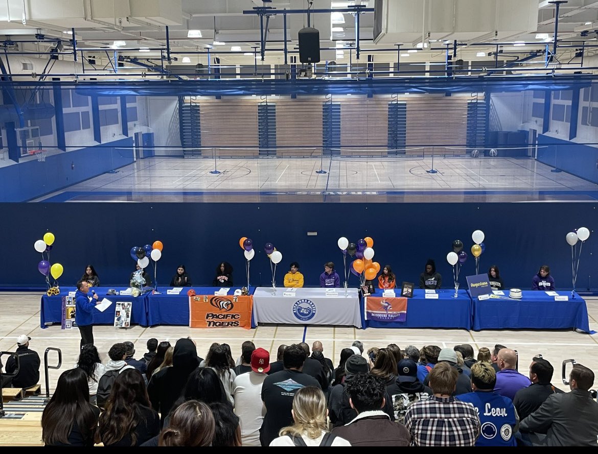 AlhsBraves's tweet photo. Congratulations to our student athletes on signing day!! Go Braves!!! https://t.co/xZJeWEgfqe