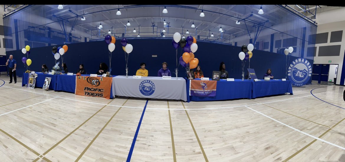 AlhsBraves's tweet photo. Congratulations to our student athletes on signing day!! Go Braves!!! https://t.co/xZJeWEgfqe