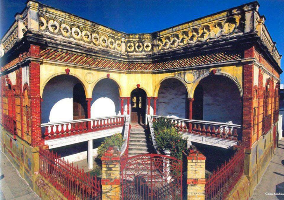 dect1608's tweet photo. #FelizMiercoles El Bicentenario de #Tampico trajo consigo el anuncio del nuevo #museo para #México se trata de la casona construida por el expresidente Manuel Glz utilizada como cuartel militar en la revolución;temática acontecimientos históricos Siglo XIX https://t.co/nS5bWl0AtX https://t.co/PNJvjReVGb