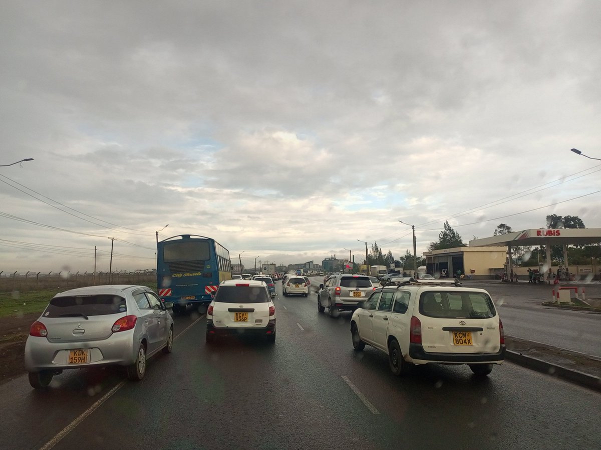 From 75 embarrassi to Airport and N rd traffic building up .<a href="/Ma3Route/">Ma3Route</a>