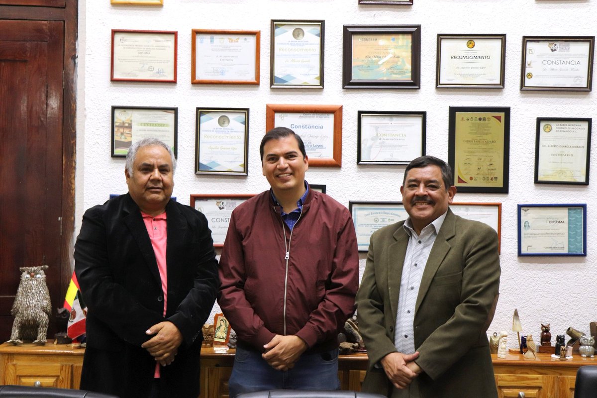 NachoFuentesDgo's tweet photo. Agradezco la invitación a los Lics. Armando y Antonio Rodríguez esta entrevista amena, en la cual me permiten dar a conocer a los duranguenses nuestro trabajo y demás información que el ciudadano debe conocer. https://t.co/4cWQGAxv6l