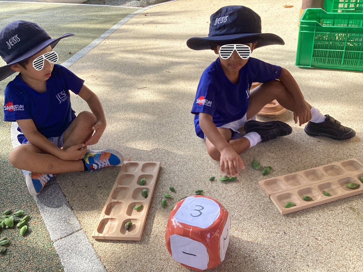 The children enjoyed this subtraction game in the outside area. There were also lots of opportunities for subitising. How many left? How many to make 10? #jessjummaths #outdoorplay #eytalking #eyfs