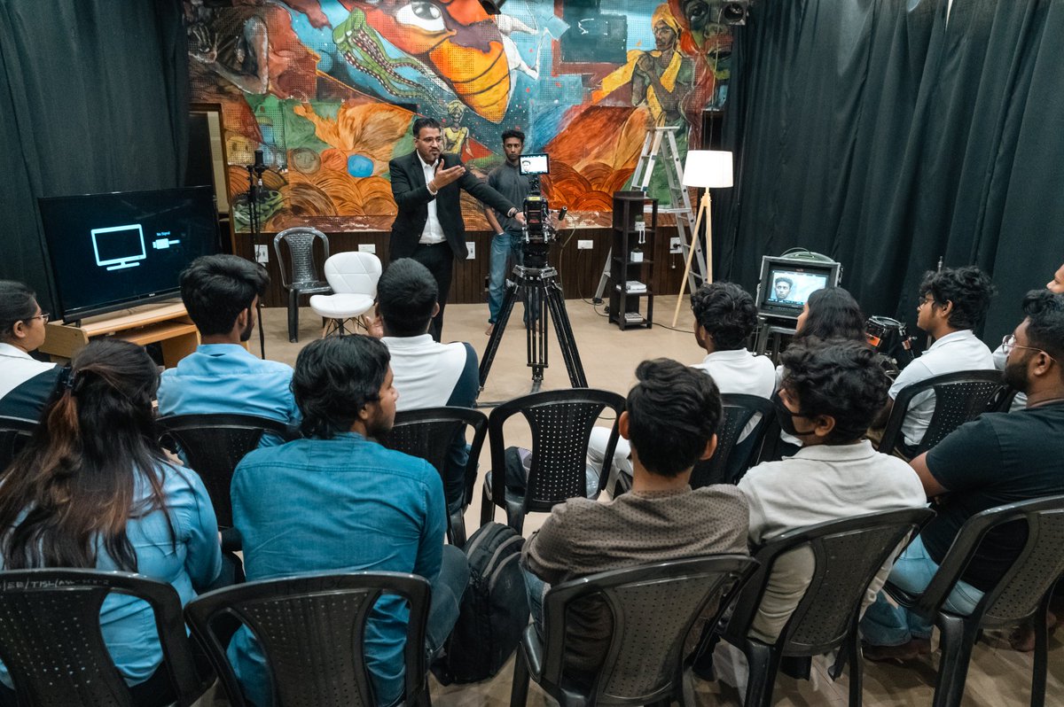 ZEISSCOP_India's tweet photo. "Step into the world of professional filmmaking - a glimpse of the ZEISS workshop with Techno India Group."

#zeisslenses #zeisscinematography #zeisscinemalenses #zeissindia #dop #cinematography #bts https://t.co/FxndxxX4NE