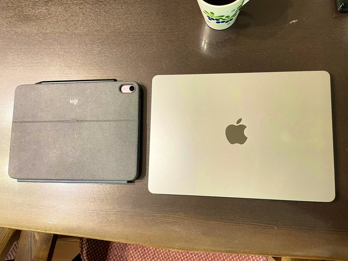 gabori01t's tweet photo. MacBookの出番は少なめ。
iPadが使い慣れていて今でもiPadで作業が多いよ。
基本文章書いたりワードプレスに入稿ぐらいならiPadの方がやりやすい気がする。。
私だけかな。。
#MacBook
#ママライター
#iPad
#Logicool
#combotouch
#初心者ライター https://t.co/uNKMYbLpeB