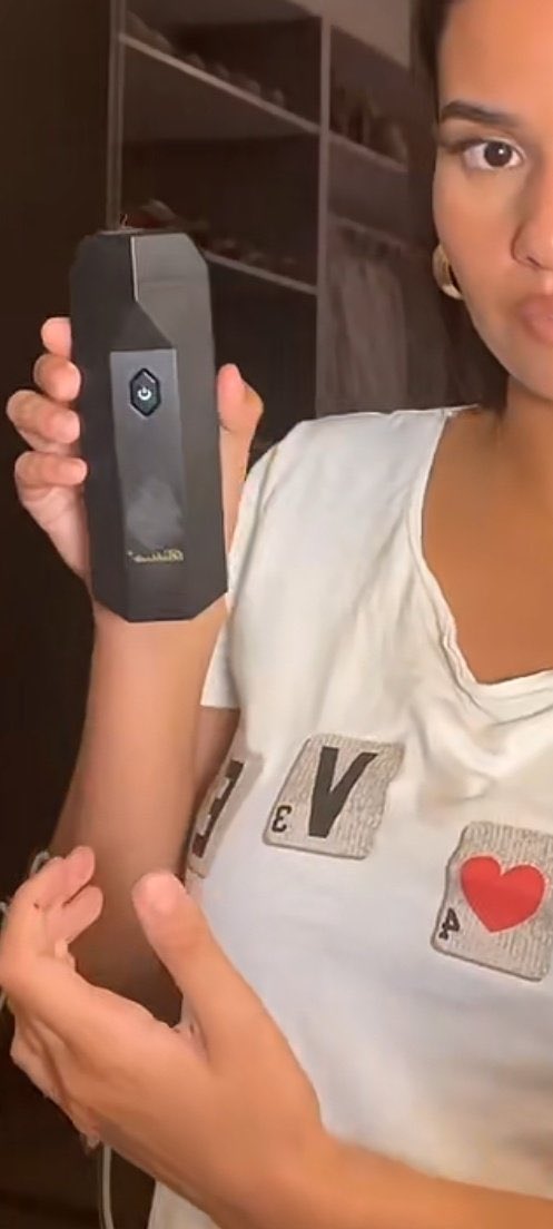 DourraaExplore's tweet photo. #poupettekenza #soukainatwosisters outres l’arnaque flagrante #dropshipping : Qui achèterait ce gadget qui est visiblement de qualité merdique et surtout d’une utilité douteuse ? 🤨 #influvoleurs #teleachat https://t.co/of6e8YB9nd