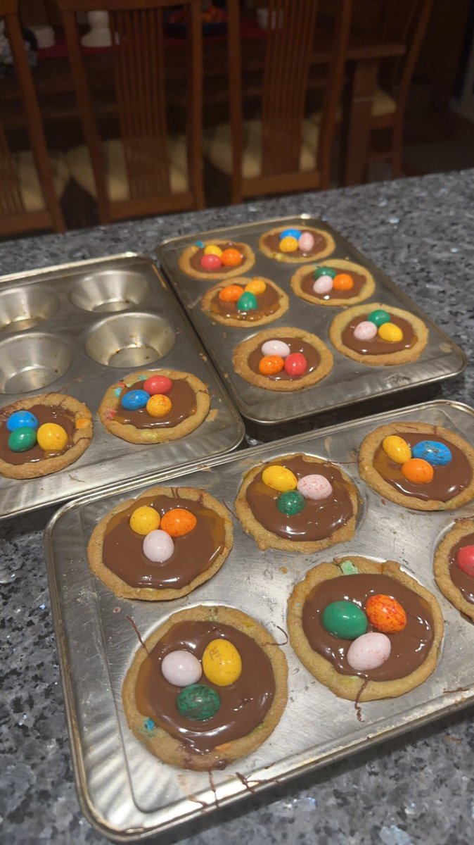 Nikkiiloizou's tweet photo. Tiktok made me do it! Don’t know about anyone else but these homemade pod recipes have flooded my for you page on Tiktok. Had to try it out 🤩. Which internet trends have you been influenced into trying? #alm101 #makingsocialmedia #homemadepods https://t.co/0wjaRea4zQ