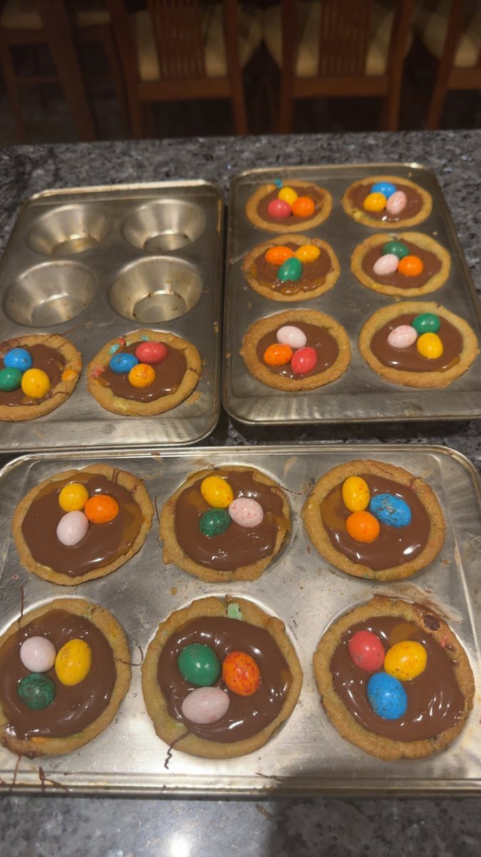 Nikkiiloizou's tweet photo. Tiktok made me do it! Don’t know about anyone else but these homemade pod recipes have flooded my for you page on Tiktok. Had to try it out 🤩. Which internet trends have you been influenced into trying? #alm101 #makingsocialmedia #homemadepods https://t.co/0wjaRea4zQ