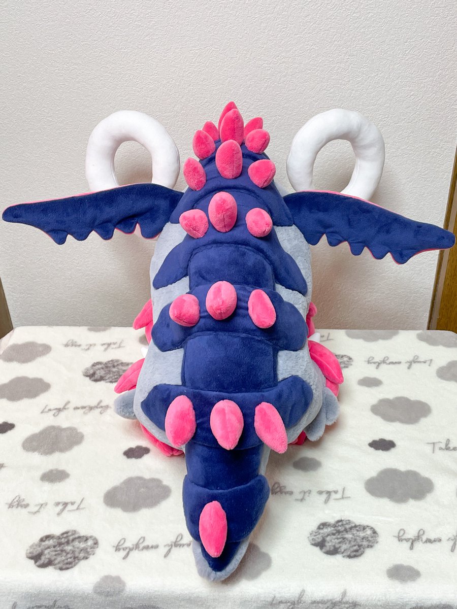 ちょっとおっきいイダイナキバのぬいぐるみを作りました☺️
サイズ比較用にポケカ並べてます😊

ポケモンSV内でイダイナキバが1番好きです👀
歩き方、寝方、見た目 全部可愛い😭

I love Great Tusk😍

#ポケモン手芸部