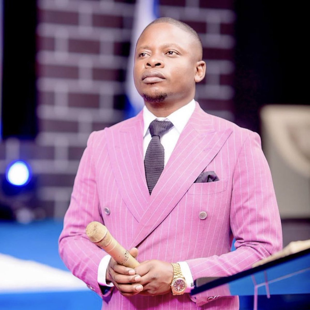 AdvoBarryRoux's tweet photo. Can South Africa Police use the same energy their used in bringing Thabo Bester &amp; Dr Nandipha from Tanzania to bring crooked Bushiri back to South Africa so that he can face AmaPiano. Bushiri destroyed many lives in South Africa. Bushiri has 3 pending warrants of arrest for rape. https://t.co/9Um26E7K7O