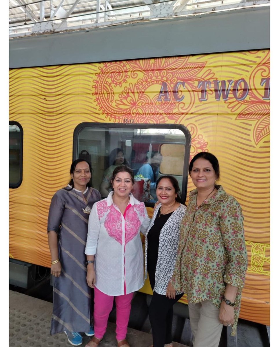 KhannaHolidays's tweet photo. Glimpse of our recent Indian spiritual group departure tour of 60 pax with Taj Mahal-Vrindavan-Mathura-Agra ❤️🇮🇳
#khannatravels #toursandtravel #holidayseason #tajmahalagra #travelcompany #agra #travelpackages #redfortagra #fatehpursikri #vrindavan #bakebihari #grouptour #Travel https://t.co/dRqVqgHegT