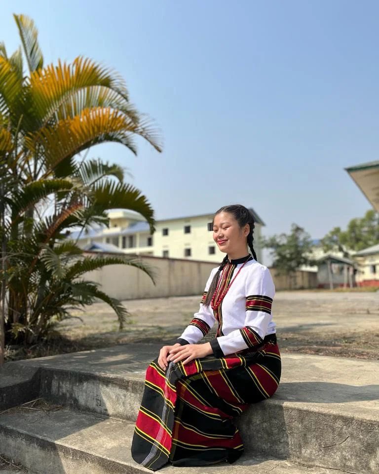 being_chikim's tweet photo. Gangte Puondum ~ Gangte Traditional Attire 

In Frame: @nengjanei_kipgen 

#gangte #gangtetribe #gangtepuondum #ganggam #ganggamlanu #gangtetraditionalattire #gangtetraditionaldress #chin #kuki #mizo #zomi #chikim #beingchikim https://t.co/OypS6MDhQL