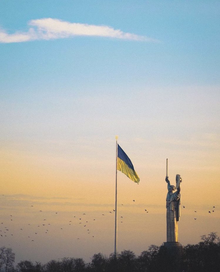 ua_parliament's tweet photo. Good morning, world! 💛💙

Stand with Ukraine 🇺🇦

📸: Anatolii Varenik https://t.co/4dkE1V5xcp