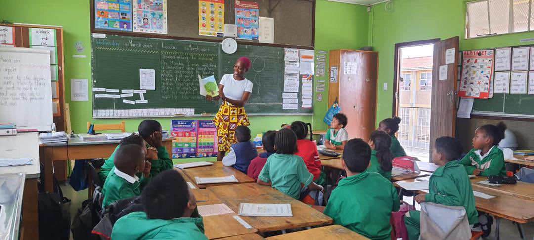 Thee Book Girl tweet media